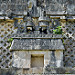In uno dei palazzi del quadrangulo de las monjas compaiono spesso decorazioni a forma di capanna maya