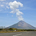 Vista del vulcano Concepcion dalla pista d'atterraggio poco prima di Moyogalpa