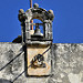La campana e lo stemma della Puerta del Mar