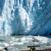 Si stacca un piccolo pezzo dal ghiacciaio Perito Moreno