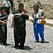 Alcuni abitanti di Antigua suonano un motivo indigeno-maya con un flauto ed un tamburello